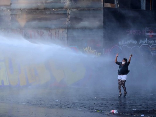 FOTOS: Chile respira violencia y salida a crisis se aleja cada vez más