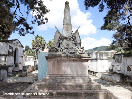 12 tumbas icónicas del Cementerio General de Comayagüela en el Distrito Central