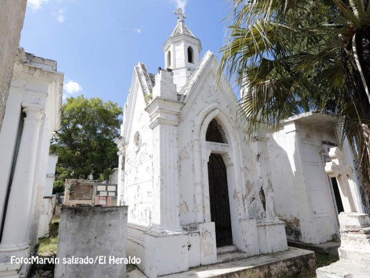 12 tumbas icónicas del Cementerio General de Comayagüela en el Distrito Central