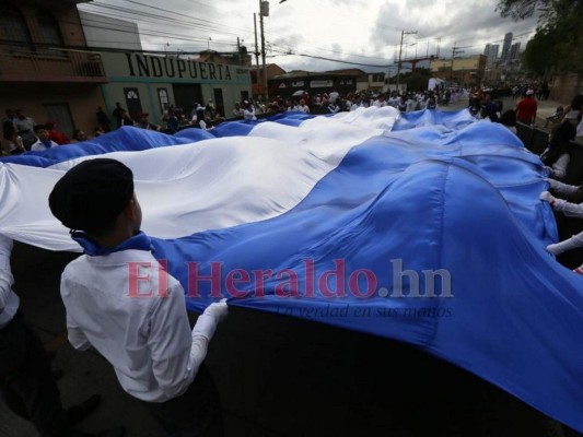 FOTOS: Patriotismo y alucinante ambiente en desfiles 2019