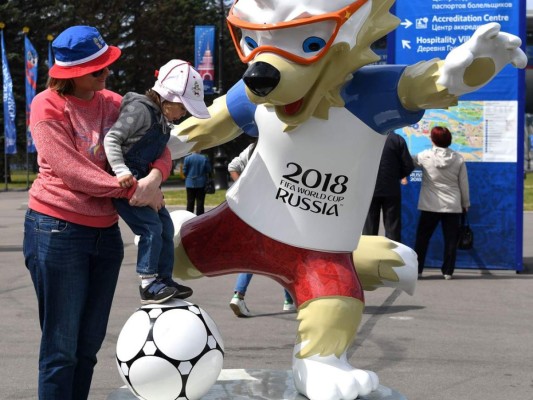 Fanáticos llegan a Rusia y comienza el ambiente de fiesta en la Copa del Mundo