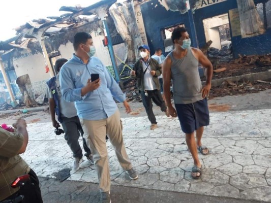 Dolorosas imágenes del incendio que arrasó varios negocios en mercado de Choluteca