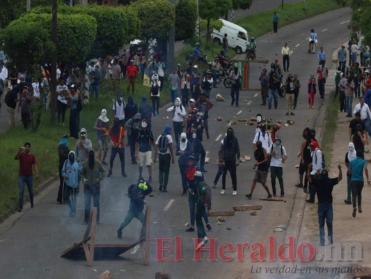 FOTOS: Así fue el violento enfrentamiento en el bulevar de las Fuerzas Armadas