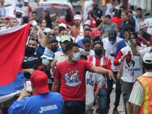 ¡Llenazo en el Municipal Ceibeño! Aficionados de Olimpia y Vida ponen ambiente festivo en La Ceiba