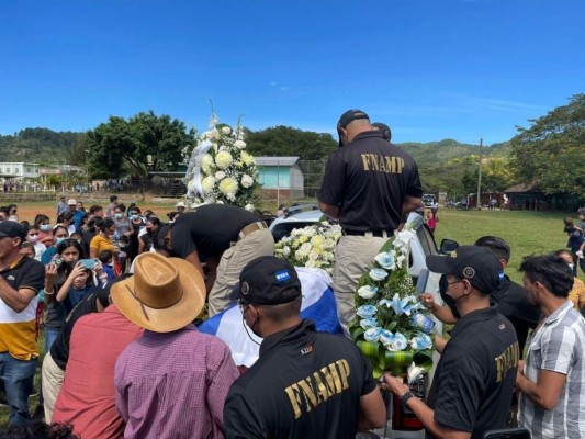 'Soñaron con una Honduras mejor': Doloroso último adiós a capitán y a agente de Fuerza Antimaras