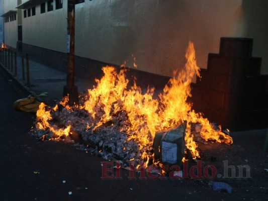 ¡Seamos más limpios! Capitalinos reciben el 2020 con la ciudad inundada de basura