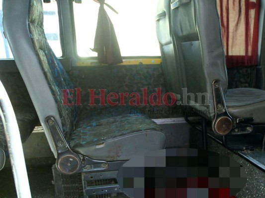 Así quedó la escena del sangriento ataque de sicaria a bus rapidito