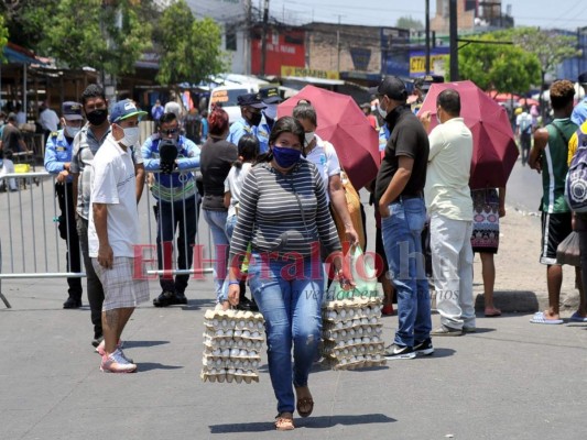 FOTOS: Piscinas y víveres, las compras de capitalinos en Semana Santa