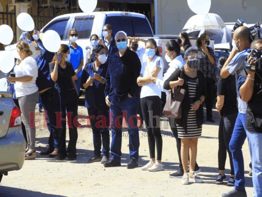 Entre globos, aplausos y caravana despiden al doctor Cándido Mejía (Fotos)