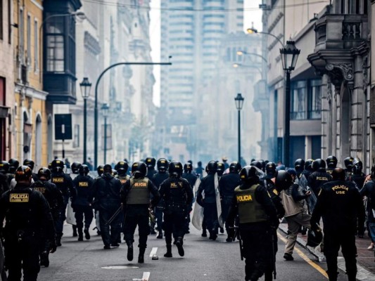 Jornada de intensas protestas en Perú un día después de la destitución de Vizcarra (FOTOS)