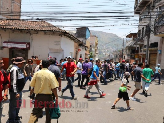 Las impactantes imágenes que dejaron las violentas protestas por el Día del Trabajador