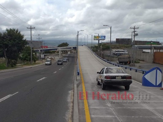 FOTOS: Habilitan puente que conduce del bulevar FFAA a El Prado