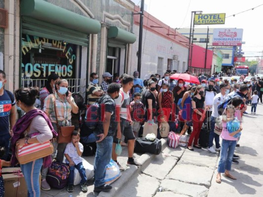 Caravanas y retenes: así se realizó el retorno seguro a la capital (FOTOS)