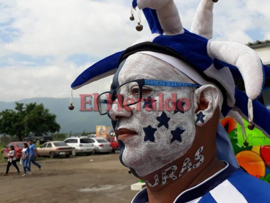 FOTOS: Banderas, gorras y camisas... ¡Todo el ambiente para el Honduras vs Australia en San Pedro Sula!