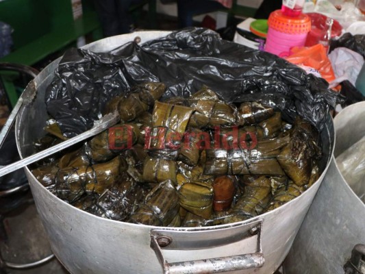 Tradición Navideña: Los tamales que abundan en los mercados de la capital