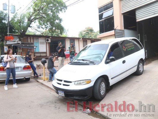 FOTOS: Sin seguridad, familiares retiran de la morgue cadáver de Magdaleno Meza