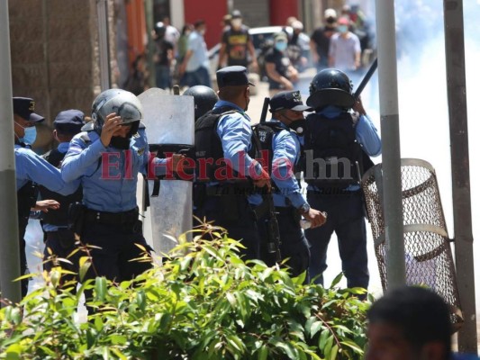 FOTOS: En disturbios termina marcha convocada por grupos sindicales