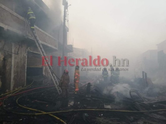 Las primeras imágenes del voraz incendio en mercados de Comayagüela