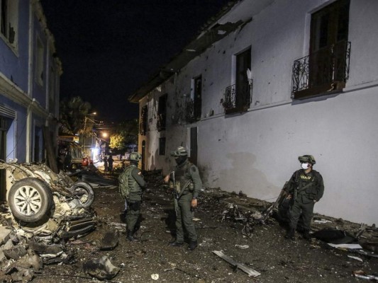 Las impactantes imágenes del atentado con coche bomba en Colombia (FOTOS)