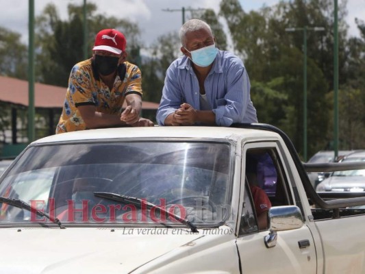 Largas filas y aglomeración: así inició la quinta jornada de vacunación en Tegucigalpa