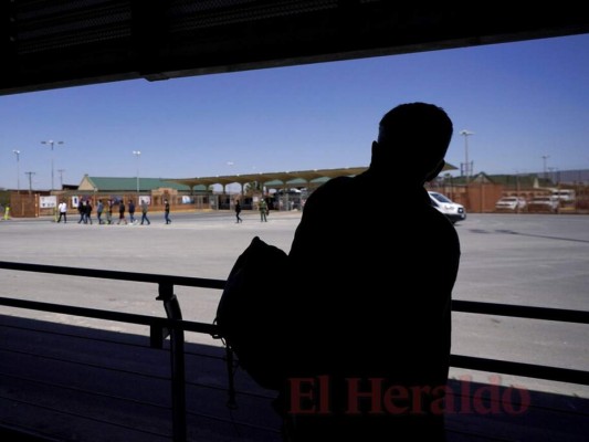 Las imágenes que el gobierno Biden ha intentado ocultar de migrantes en la frontera