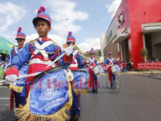 FOTOS: Dinámicas presentaciones de las bandas de guerra en concurso de EL HERALDO