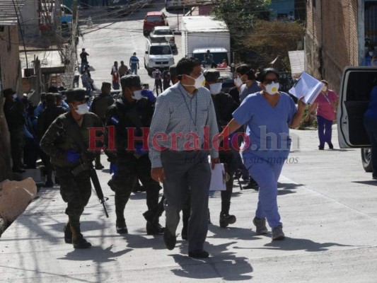 FOTOS: Así se efectúa el cerco epidemiológico en colonia Abraham Lincoln de la capital