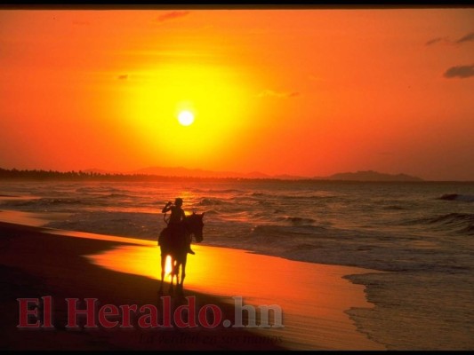 Los paisajes que te invitan a viajar esta Semana Santa a la costa norte de Honduras