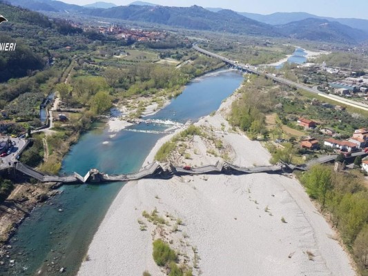 Las fotos que dejó el derrumbe de un puente en Italia