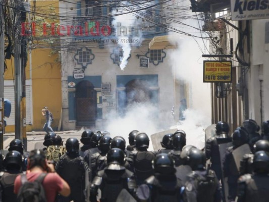 Las impactantes imágenes que dejaron las violentas protestas por el Día del Trabajador