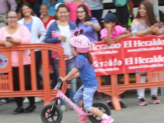 Fotos: Así se vive la Vuelta Ciclística Infantil de EL HERALDO