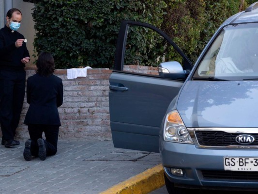 En la calle y en sus vehículos, así se confiesan los chilenos por la pandemia (FOTOS)