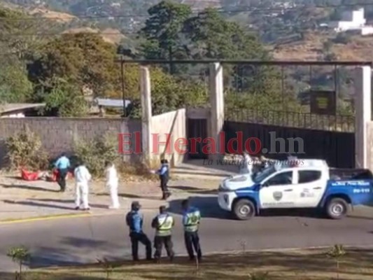 Un rótulo, una faja y dos cadáveres: el dantesco hallazgo en la salida al norte de la capital