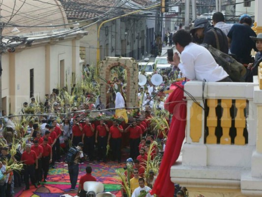 Honduras recibe la Semana Santa con miles de ramos en Tegucigalpa