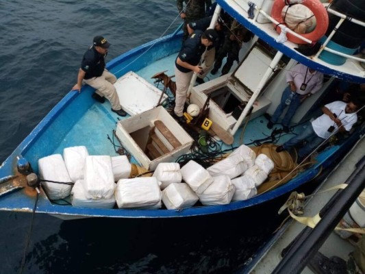 FOTOS: Así fue la potente incautación de droga en el Caribe hondureño