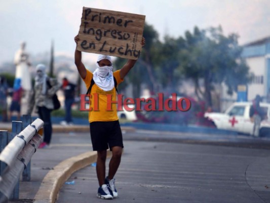 Lo que no se vio de la protesta y tomas del MEU frente a la UNAH