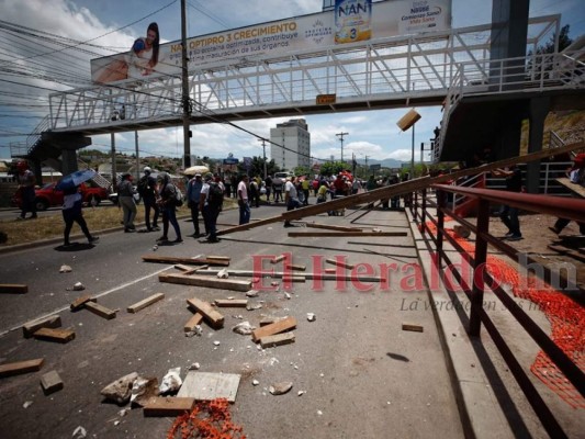 FOTOS: Bloqueos y enfrentamientos en el bulevar Fuerzas Armadas