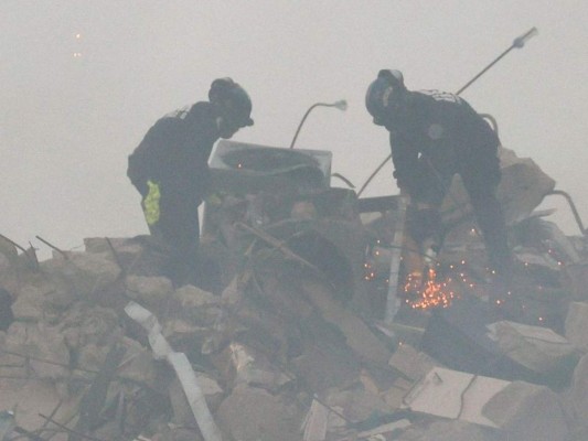 Angustia e incertidumbre: la operación de rescate y búsqueda tras derrumbe de edificio en Miami