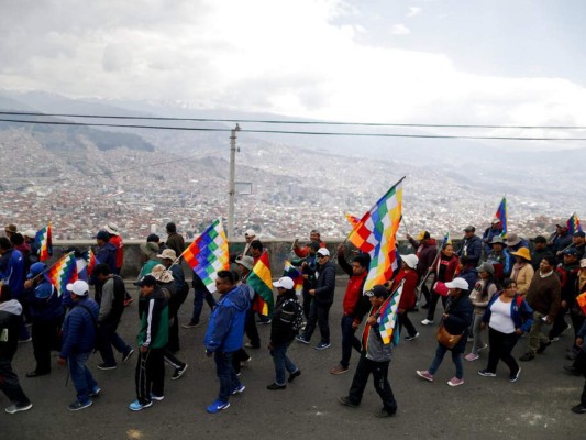 No cesan protestas en Bolivia tras cuestionada autoproclamación de Añez