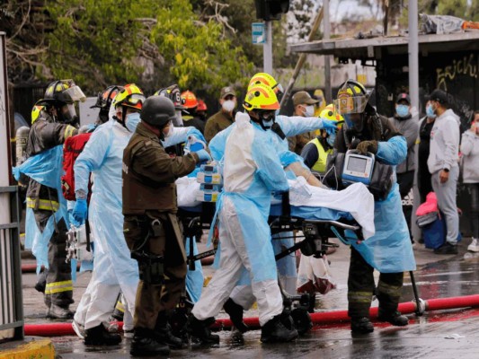 La dramática evacuación de pacientes entubados por incendio en hospital de Chile (Fotos)