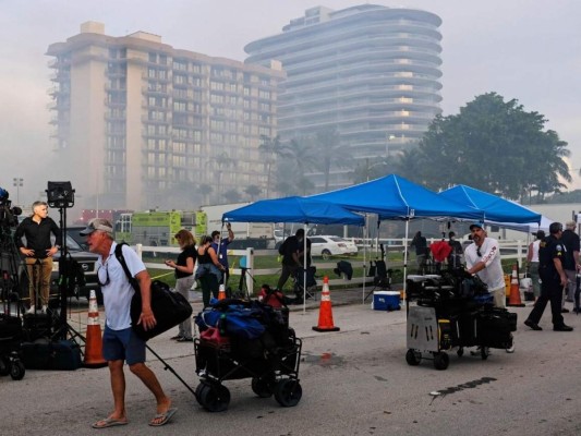 Angustia e incertidumbre: la operación de rescate y búsqueda tras derrumbe de edificio en Miami