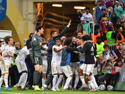 FOTOS: La eufórica celebración del Madrid tras ganar Supercopa de España