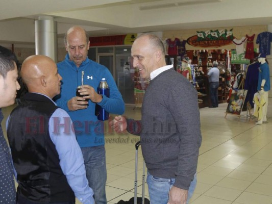 FOTOS: Sonriente y tranquilo, así salió Fabián Coito rumbo a sus vacaciones