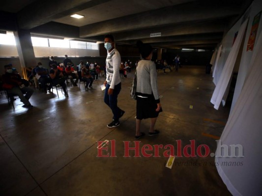 El colapso vuelve a agobiar centros de triaje en la capital (FOTOS)