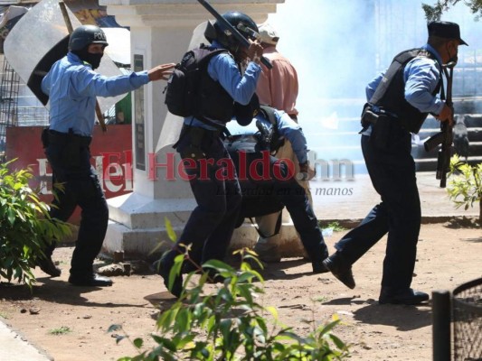 FOTOS: En disturbios termina marcha convocada por grupos sindicales