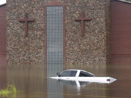 FOTOS: Texas y Luisiana, con agua hasta el cuello por tormenta Imelda