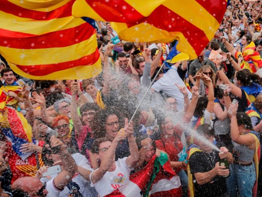 Así viven los catalanes su independencia de España, 27 días después del referéndum