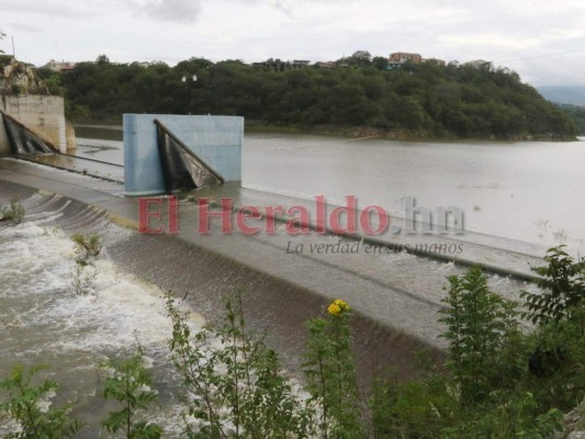 Fotos: Así luce la represa Los Laureles tras alcanzar su nivel máximo