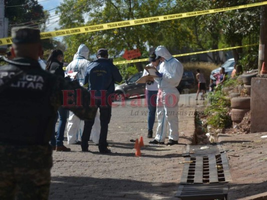 FOTOS: La escena del violento asesinato de una mujer en la capital