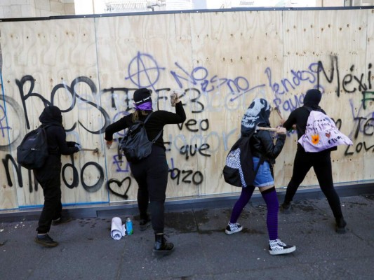 FOTOS: Protestas y clamor en el Día Internacional de la Mujer